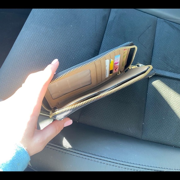 Michael Kors Wallet - Picture 4 of 4